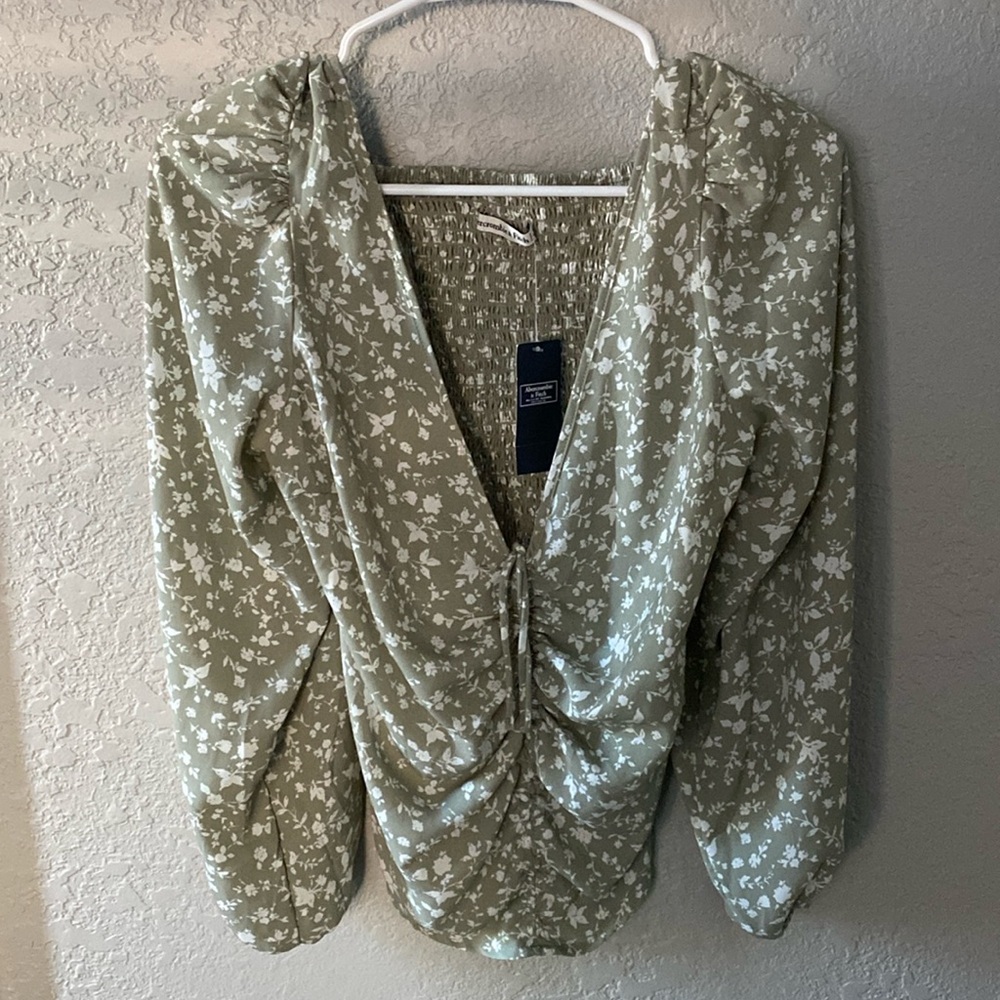 Abercrombie & Fitch sage green floral top synched tie front M! NWT